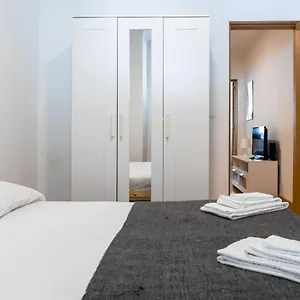 entrecampos-family-apartment-with-terrace.hotels-lisbon-portugal.com/